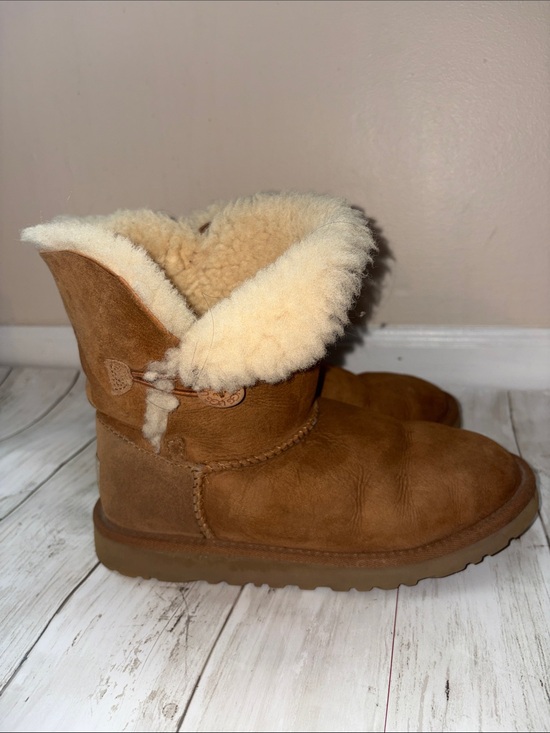 UGG Shoes - UGG Chestnut Suede Shearling-Lined size 5 women’s pre- owned